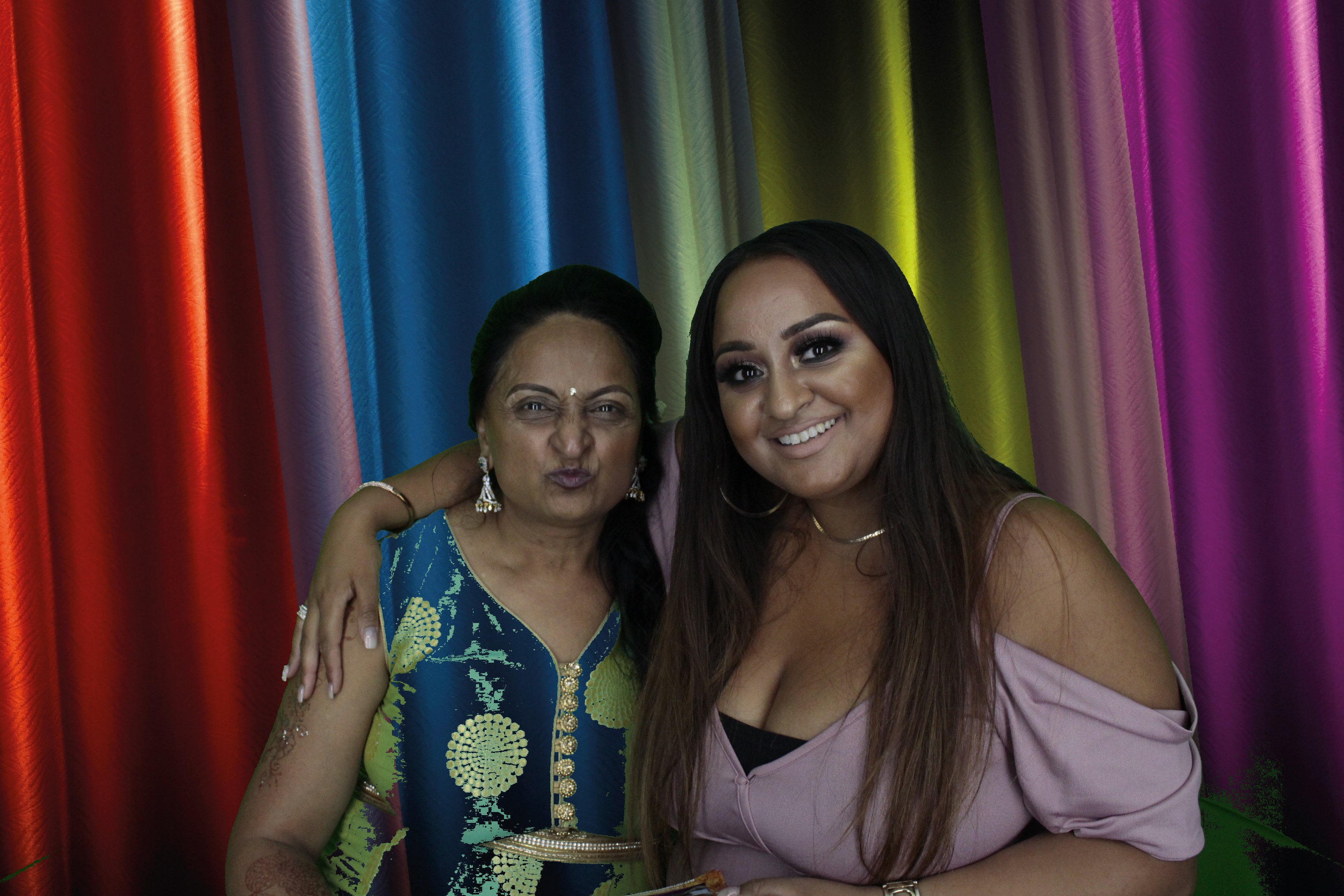 Bhavin & Yasmin’s Wedding | View more photos from the event at gallery.myphotoboothexperience.co.uk/u/MyPhotoBoothExperienceLtd/Bhavin-Yasmin’s-Wedding